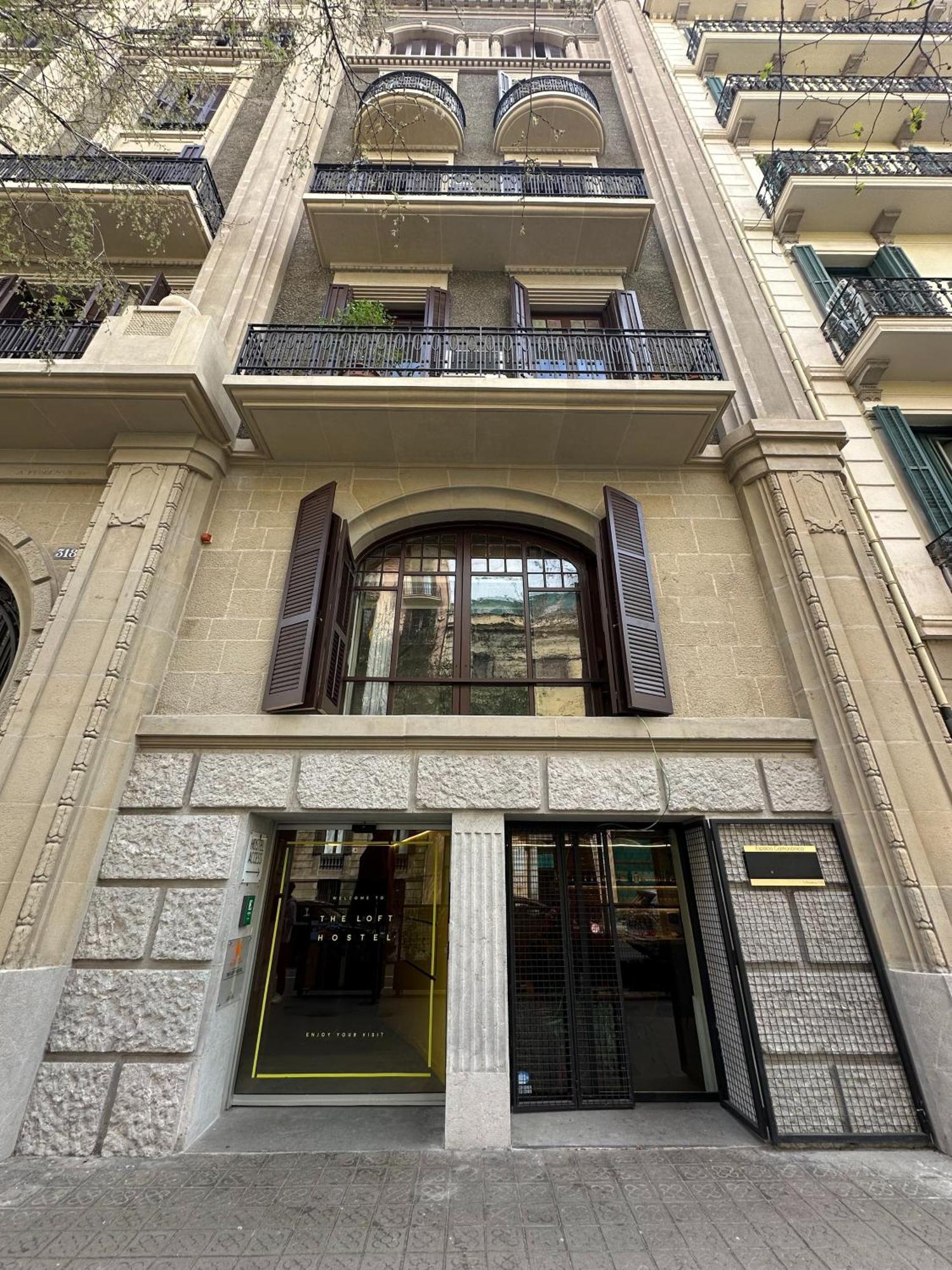 The Loft Hostel La Pedrera Barcelona Exterior foto